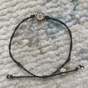 PURAVIDA BRACELET with white flower and black adjustable string